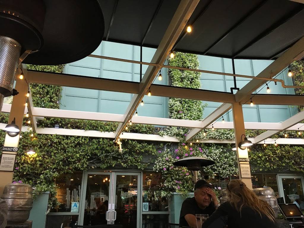 Karl Strauss Brewing Company | restaurant | Universal City, CA 91608, USA | 8187532739 OR +1 818-753-2739