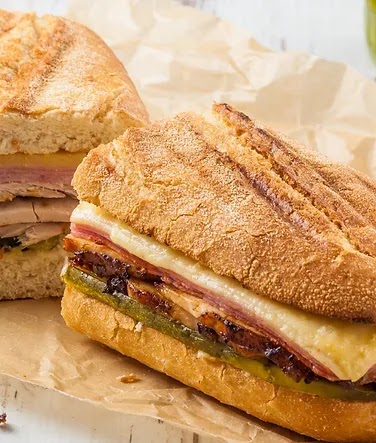 Qué bolà !cuban Café | restaurant | 5600 W Belmont Ave, Chicago, IL 60634, USA | 7737121217 OR +1 773-712-1217