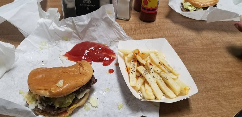 Christis Hamburgers | restaurant | 3101 Beale St, Waco, TX 76705, USA | 2547996480 OR +1 254-799-6480