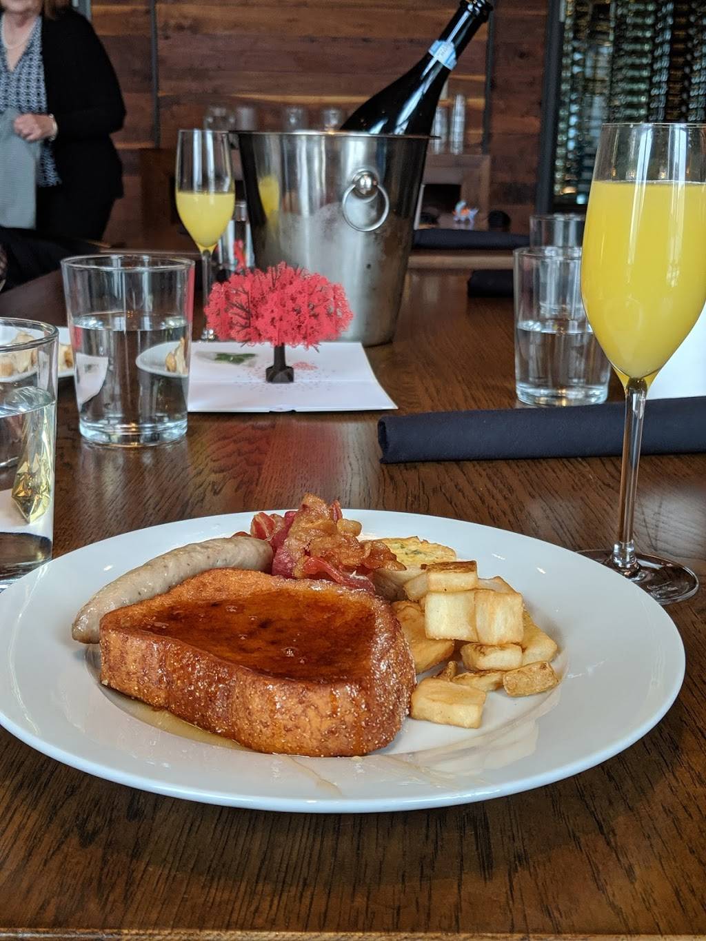 8UP Elevated Drinkery & Kitchen | night club | 350 W Chestnut St, Louisville, KY 40202, USA | 5026314180 OR +1 502-631-4180