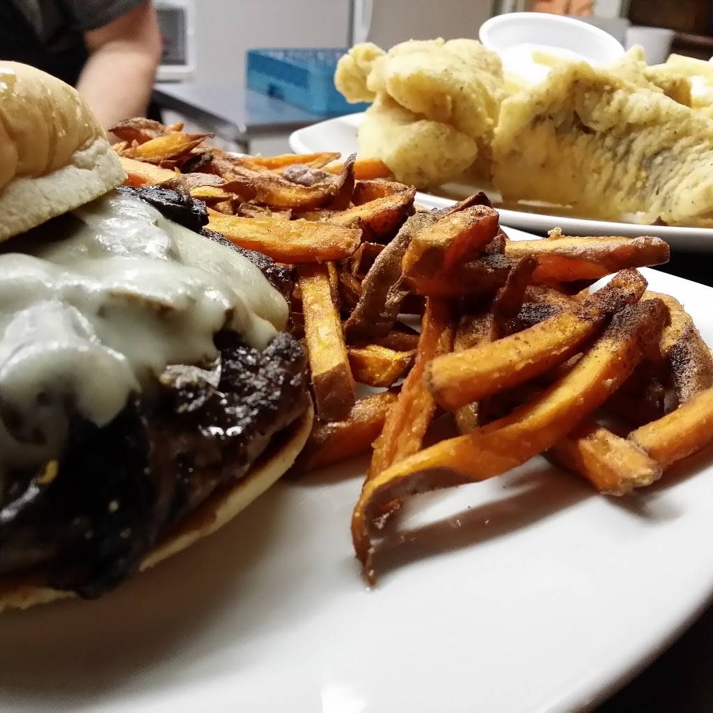 Mimis Retreat | restaurant | 125 E 9th St, Auburn, IN 46706, USA | 2609252008 OR +1 260-925-2008