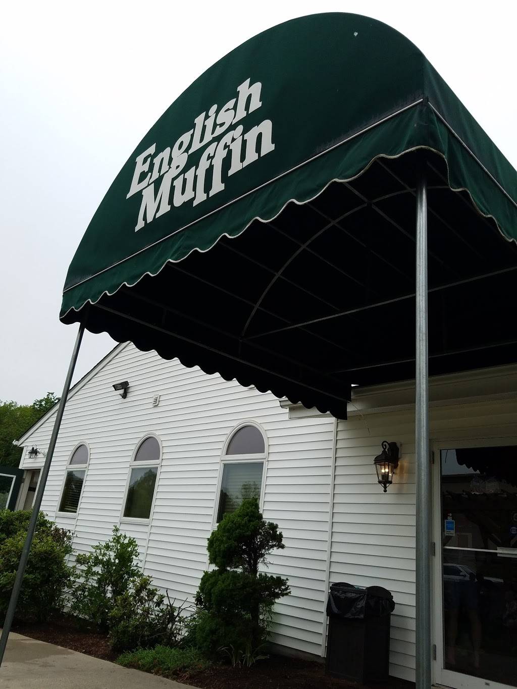 English Muffin | restaurant | 1989 Plainfield Pike, Johnston, RI 02919, USA | 4019436100 OR +1 401-943-6100