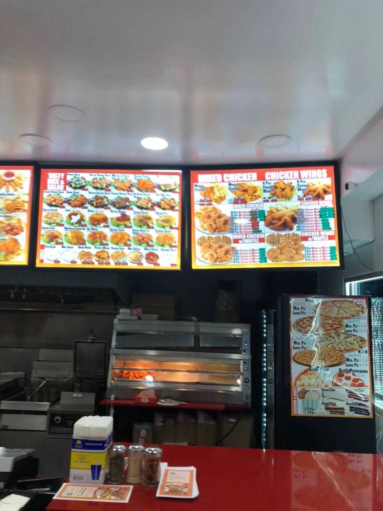 Halal crown fried chicken & pizza | restaurant | 2300 Genesee St, Cheektowaga, NY 14225, USA | 7163313006 OR +1 716-331-3006