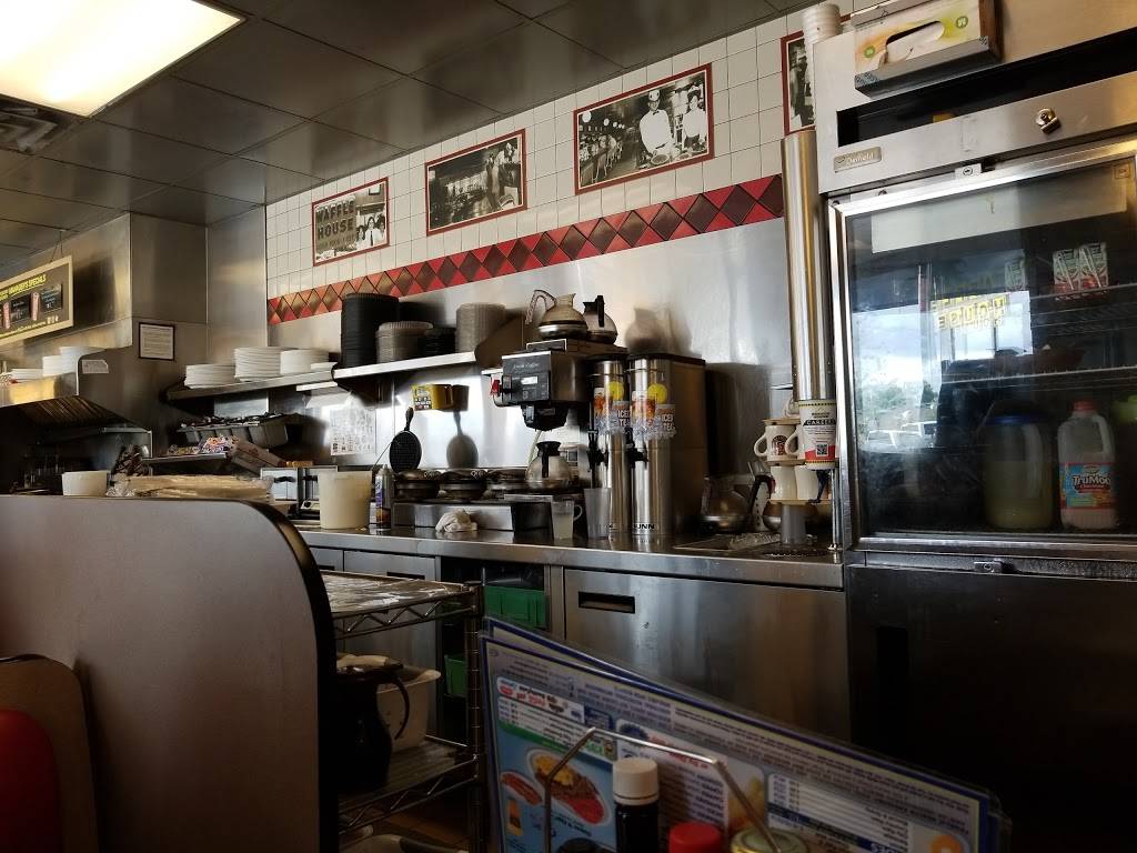 Waffle House | meal takeaway | 3244 US Hwy 98 N, Lakeland, FL 33805, USA | 8636888696 OR +1 863-688-8696