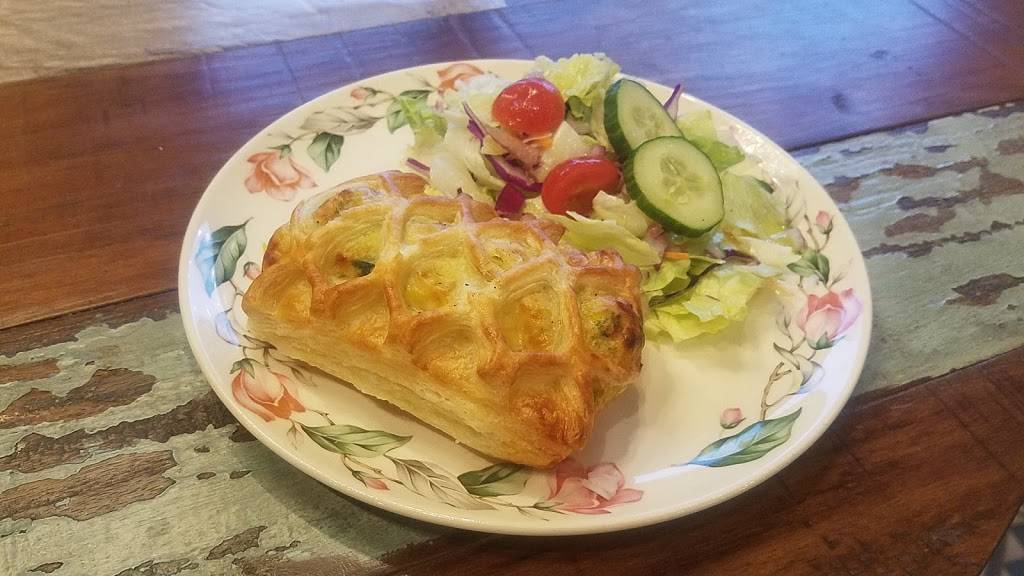 Three Cats | restaurant | 116 W 14 Mile Rd, Clawson, MI 48017, USA | 2482884858 OR +1 248-288-4858