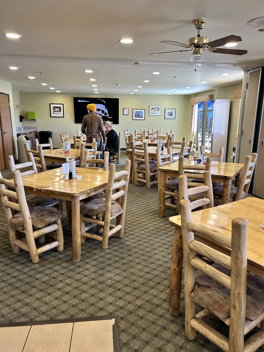 The Grazing Goat WY | restaurant | 1424 W Pine St, Pinedale, WY 82941, USA | 3072312700 OR +1 307-231-2700