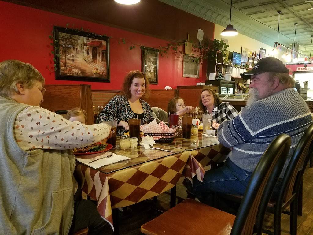 Pizza Forum | meal delivery | 215 Main St, Auburn, IN 46706, USA | 2609201111 OR +1 260-920-1111