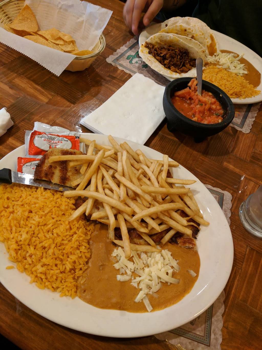 El Senorial | restaurant | 1901 S 31st St, Milwaukee, WI 53215, USA | 4143859506 OR +1 414-385-9506