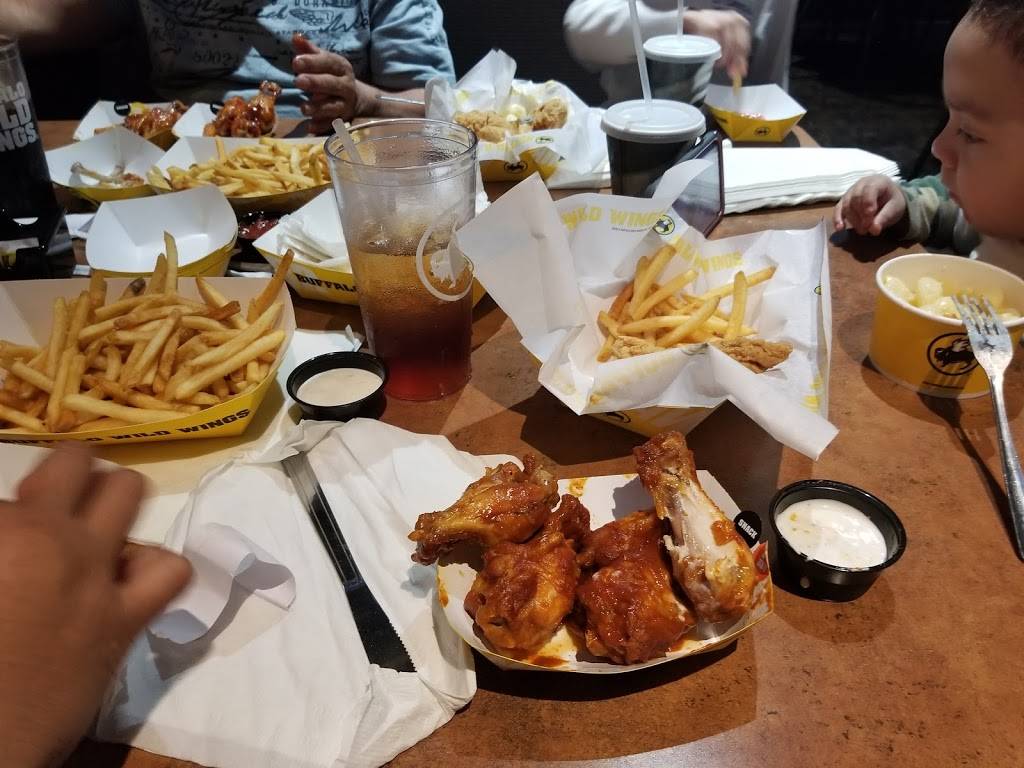 Buffalo Wild Wings | restaurant | 7916A S Broadway Ave, Tyler, TX 75703, USA | 9039390698 OR +1 903-939-0698