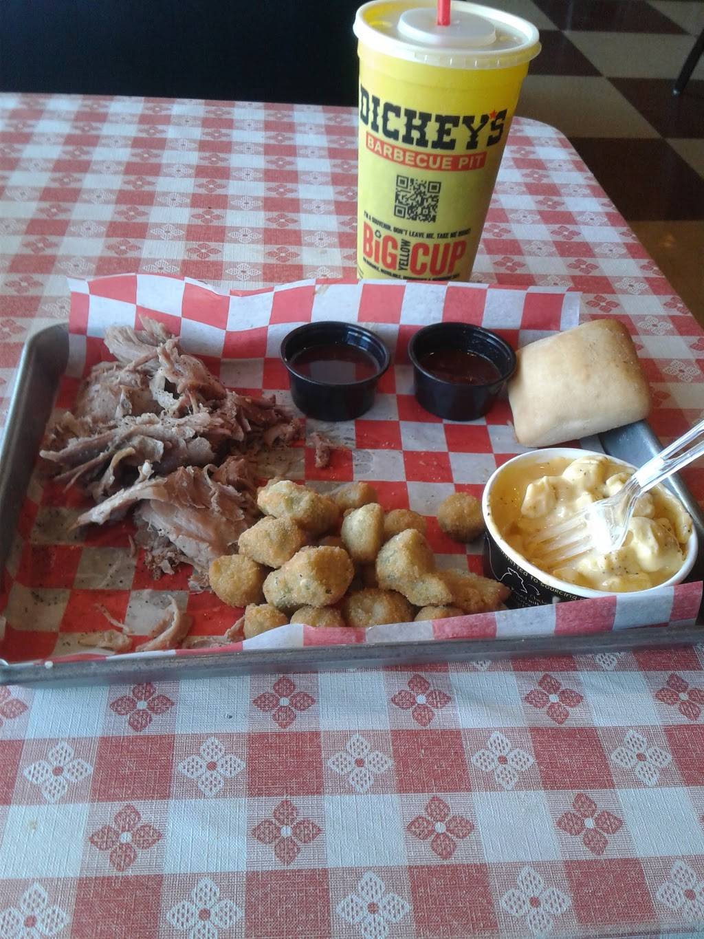 Dickeys Barbecue Pit | restaurant | 2551 E Main St, Plainfield, IN 46168, USA | 3178397100 OR +1 317-839-7100