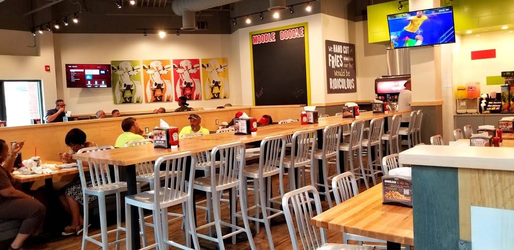 Mooyah West Haven | restaurant | 1 Atwood Pl, West Haven, CT 06516, USA | 4752388303 OR +1 475-238-8303