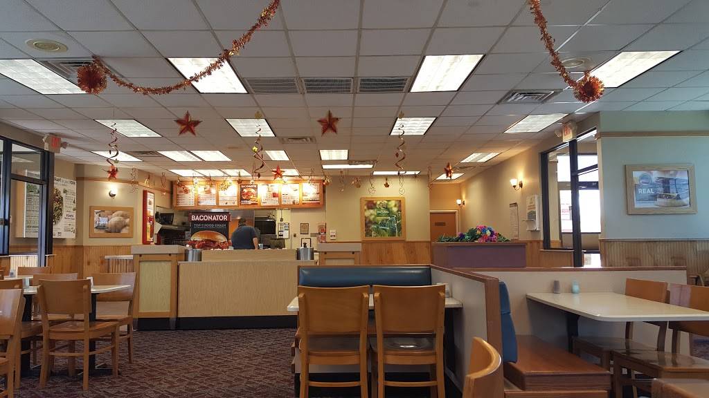 Wendys | restaurant | 4445 W Commerce St, San Antonio, TX 78237, USA | 2104337202 OR +1 210-433-7202