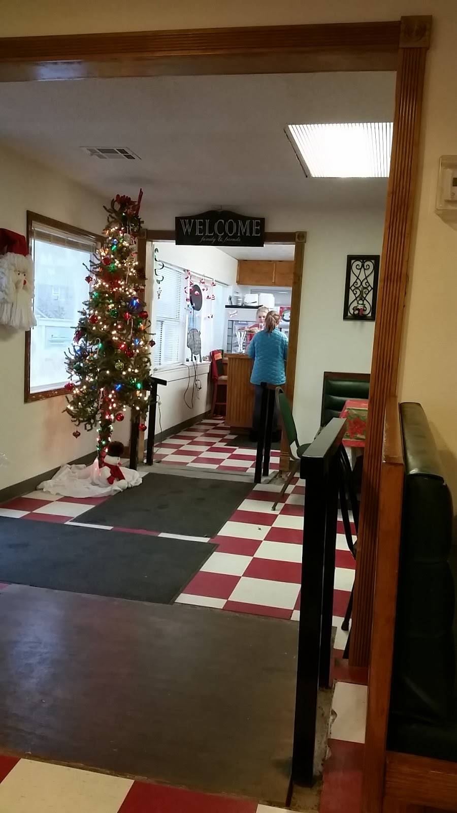 Uptown Pizza | restaurant | 721 W Main St, Barnsdall, OK 74002, USA | 9188473711 OR +1 918-847-3711