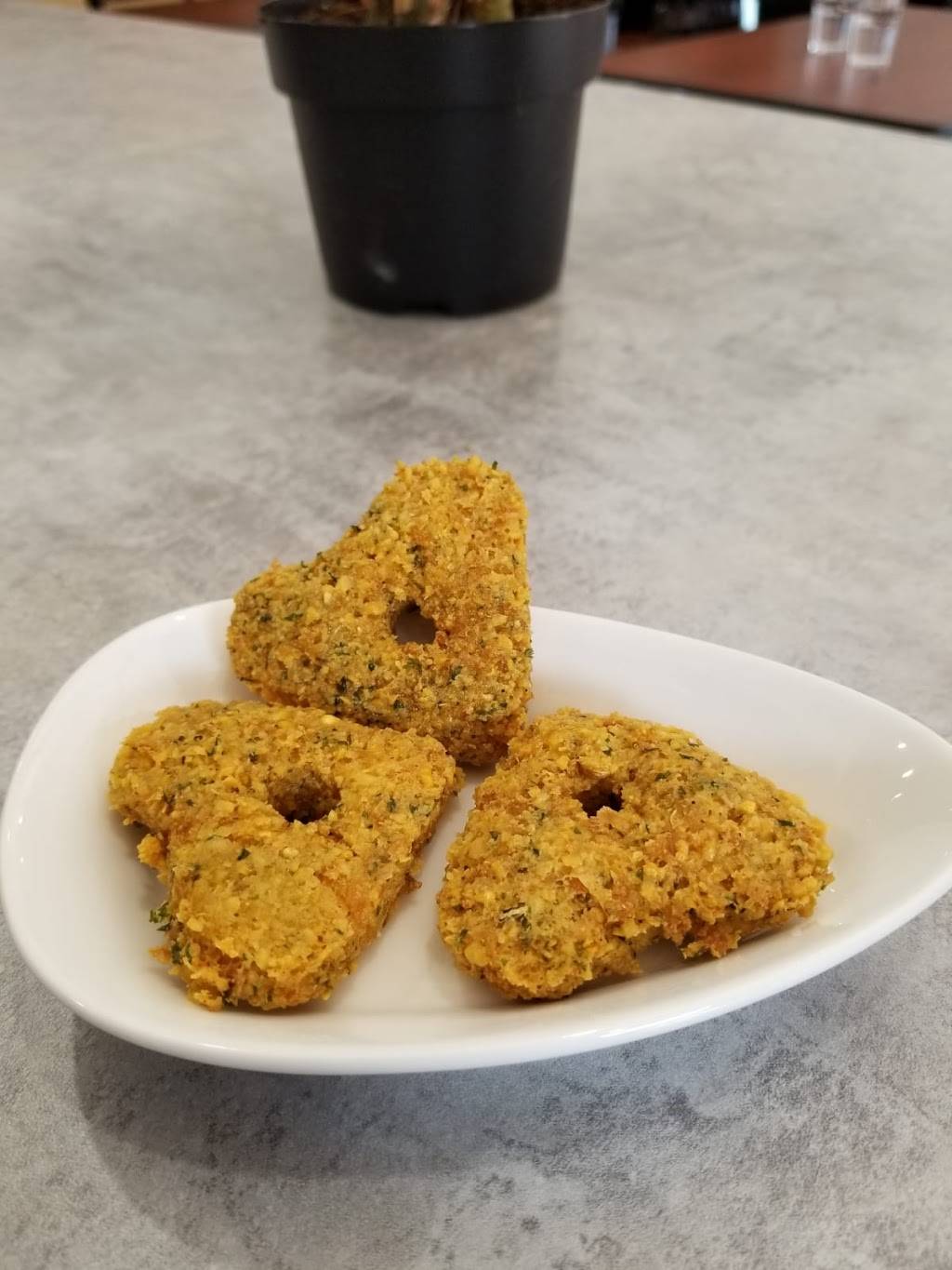 Tomah | restaurant | 132 Queen St S, Hamilton, ON L8P 3S2, Canada | 9055221919 OR +1 905-522-1919