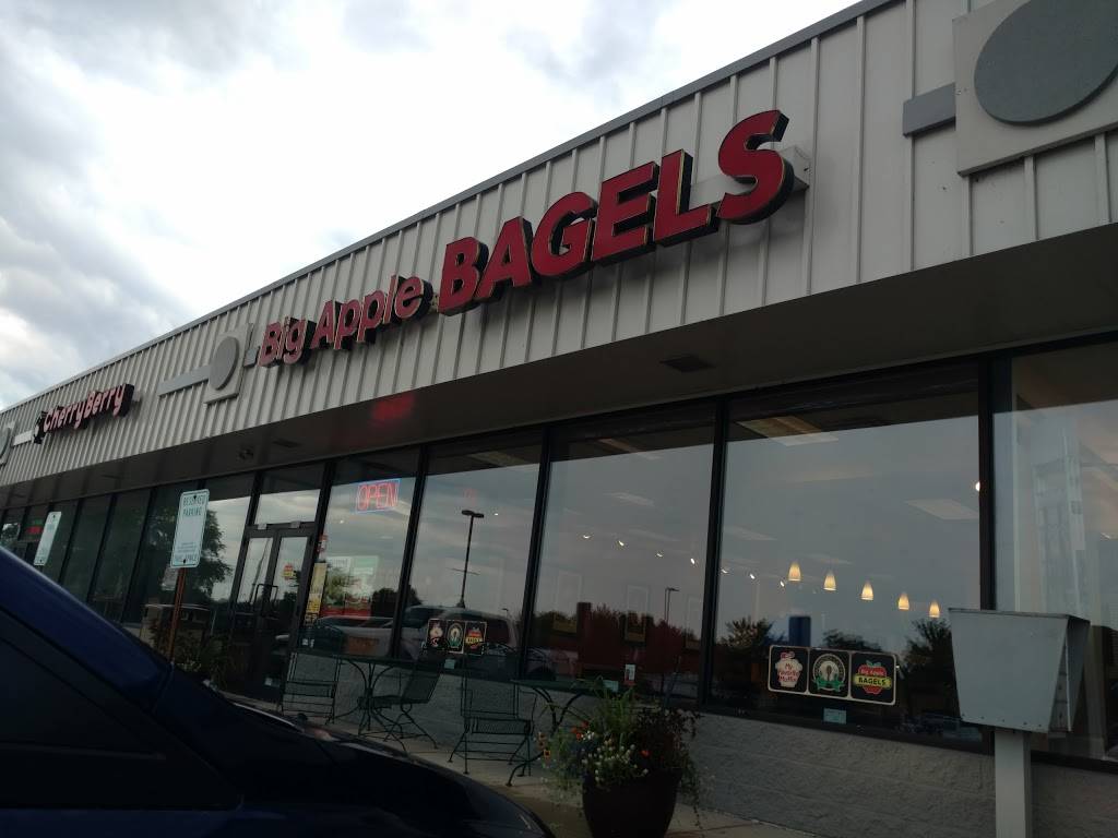 Big Apple Bagels | bakery | 1961 Wisconsin Ave, Grafton, WI 53024, USA | 2623769920 OR +1 262-376-9920