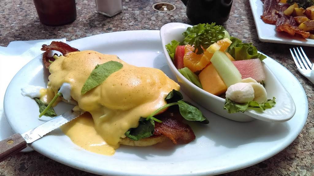 Pelican Isle Restaurant and Bar | restaurant | 16400 Pacific Coast Hwy, Sunset Beach, CA 90742, USA | 5625923221 OR +1 562-592-3221