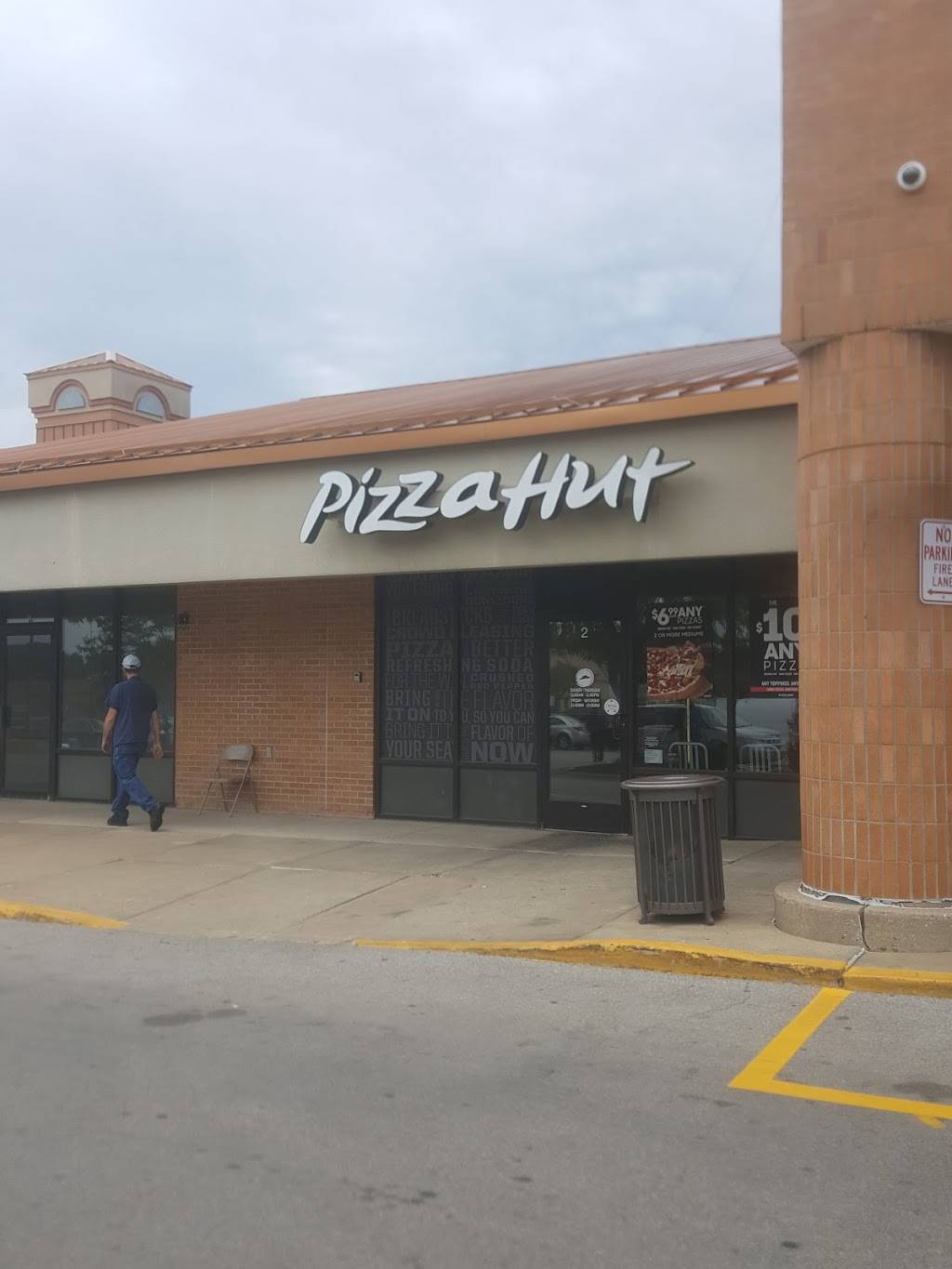 Pizza Hut | restaurant | 3311 N Sterling Ave Suite 2, Peoria, IL 61604, USA | 3096828282 OR +1 309-682-8282