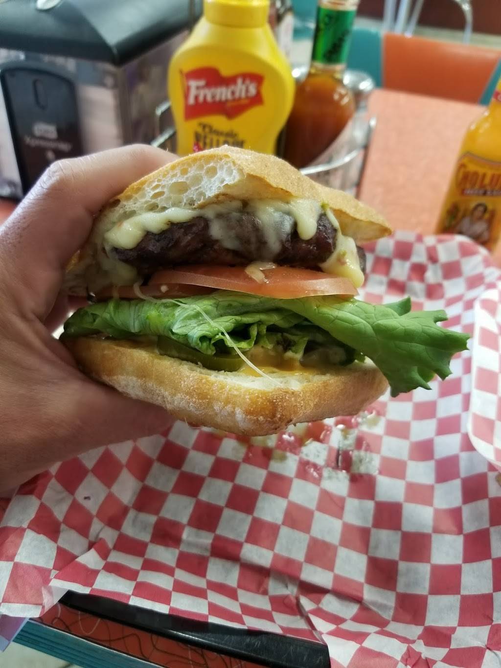 Phyllis Giant Burgers | restaurant | 1774 Piner Rd, Santa Rosa, CA 95403, USA | 7075210890 OR +1 707-521-0890