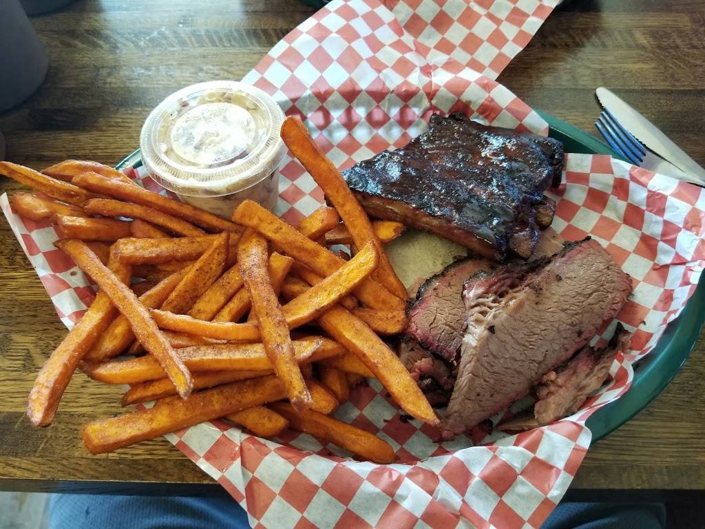 Steamboat BBQ | restaurant | 322 E Geneva Rd, Wheaton, IL 60187, USA | 6306656227 OR +1 630-665-6227