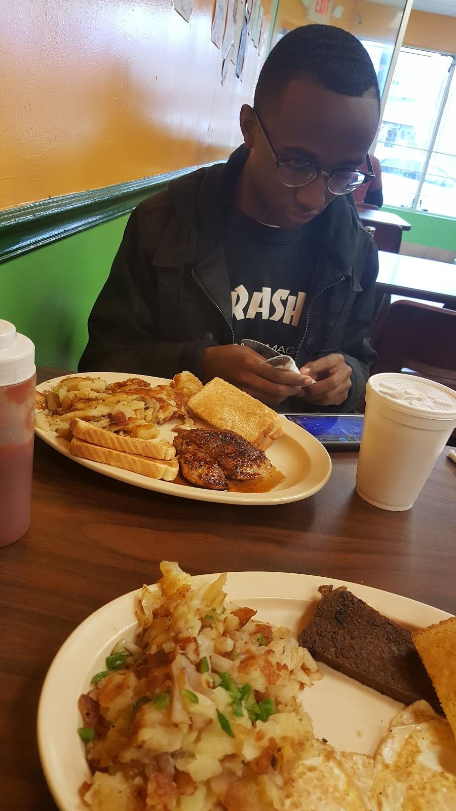 Sunrise Breakfast | restaurant | 1916 Washington Ln, Philadelphia, PA 19138, USA | 2155481109 OR +1 215-548-1109