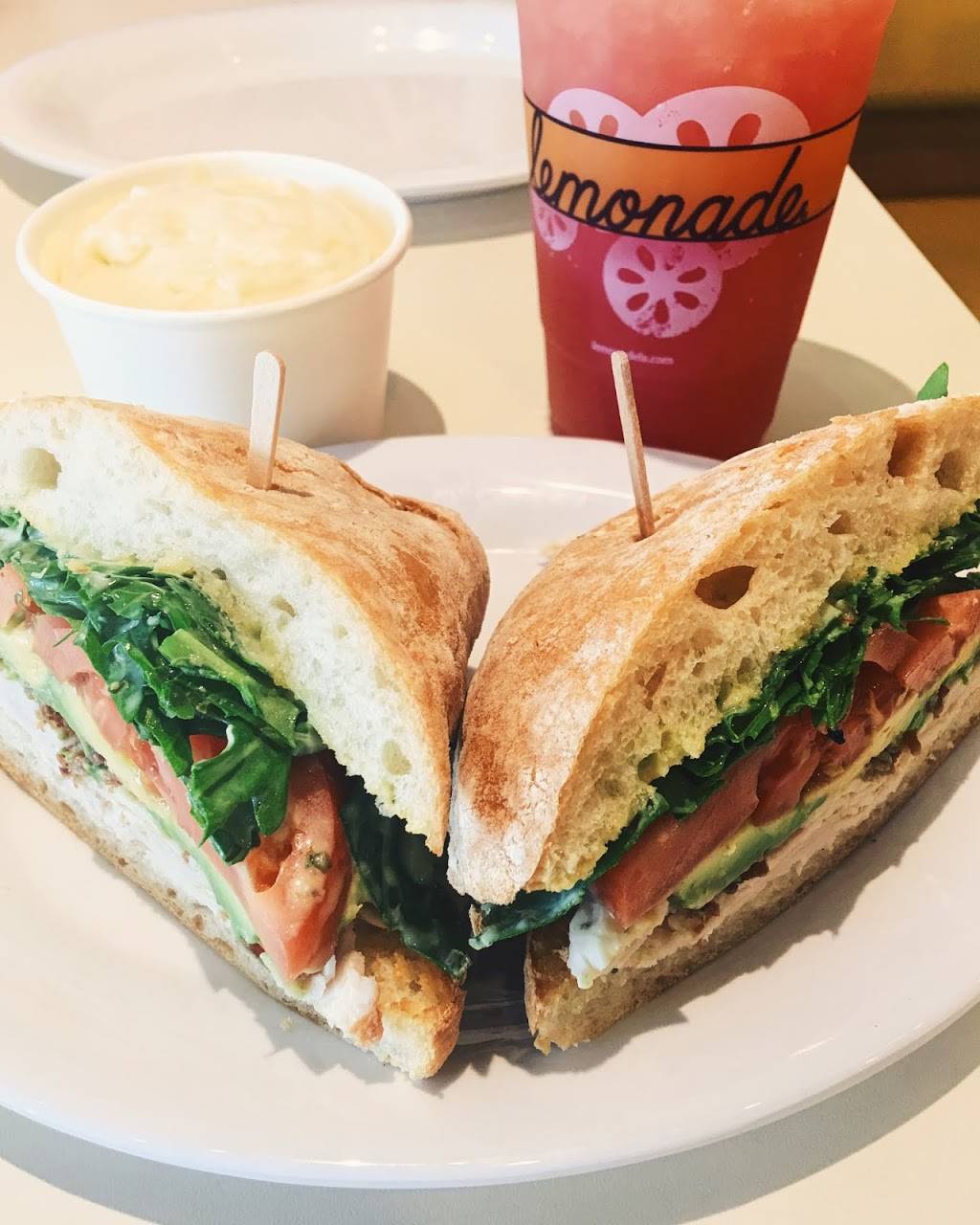 Lemonade Restaurant | restaurant | 451 Manhattan Beach Blvd, Manhattan Beach, CA 90266, USA | 3105455777 OR +1 310-545-5777