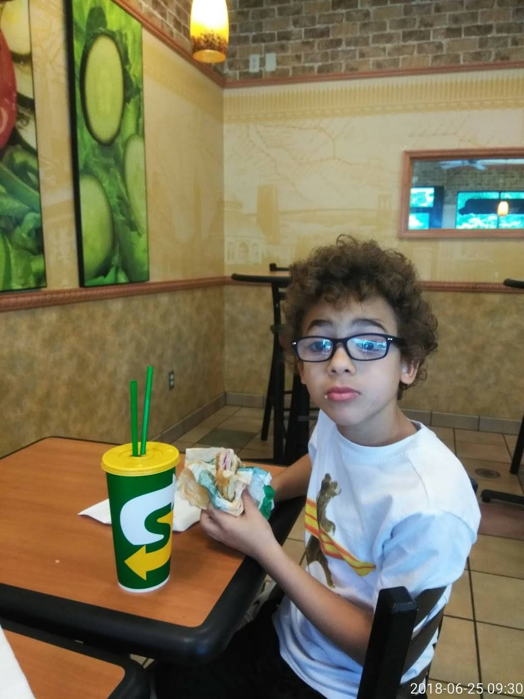 Subway | restaurant | 405 Armory St, Springfield, MA 01104, USA | 4137340200 OR +1 413-734-0200