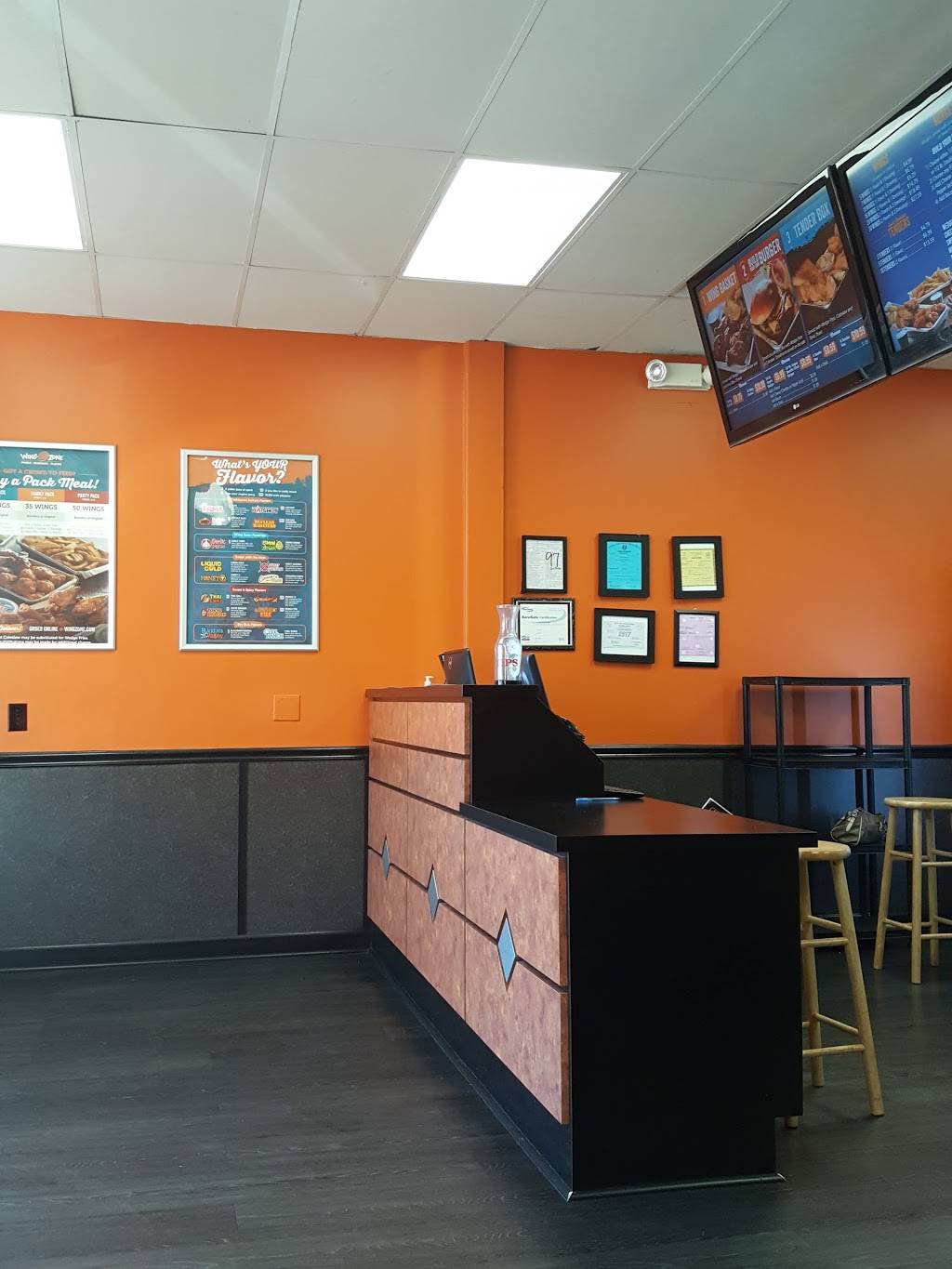 Wing Zone | restaurant | 1241 McFarland Blvd E, Tuscaloosa, AL 35404, USA | 2052104521 OR +1 205-210-4521