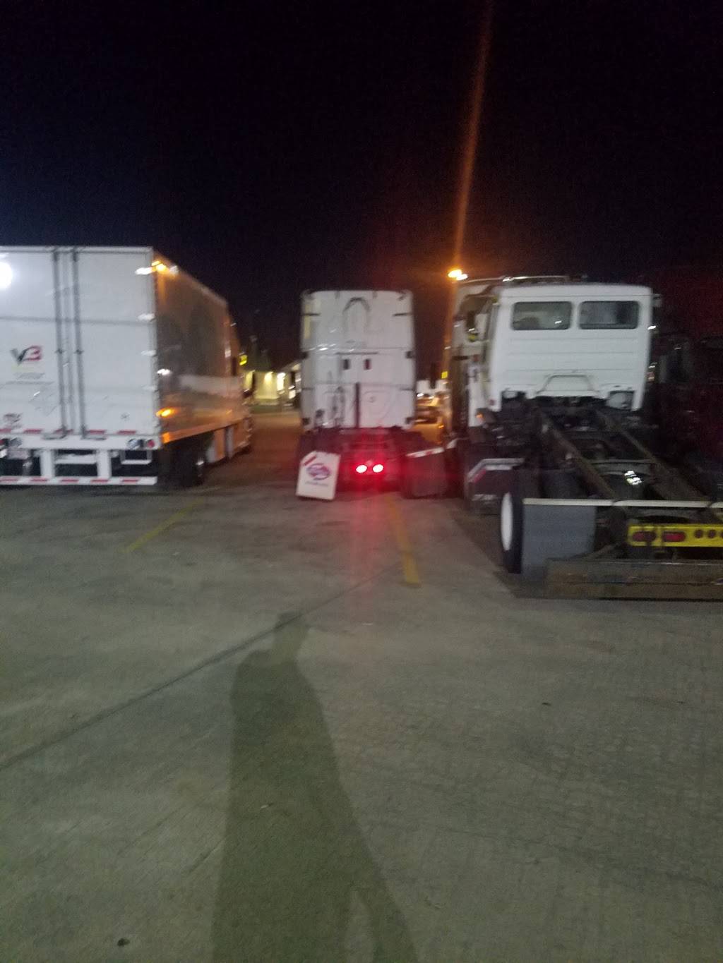 Flying J Travel Center | restaurant | 1125 Bucksnort Rd, Jackson, GA 30233, USA | 7707750138 OR +1 770-775-0138