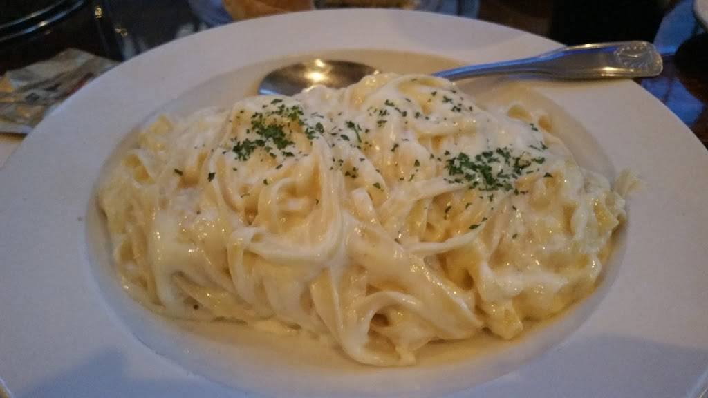 Laurinos Tavern | restaurant | 3668 Main St, Brewster, MA 02631, USA | 5088966135 OR +1 508-896-6135