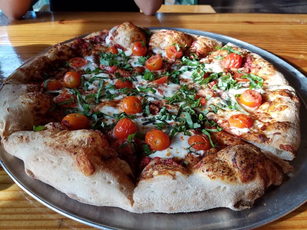 Pinthouse Pizza | restaurant | 4729 Burnet Rd, Austin, TX 78756, USA | 5124369605 OR +1 512-436-9605
