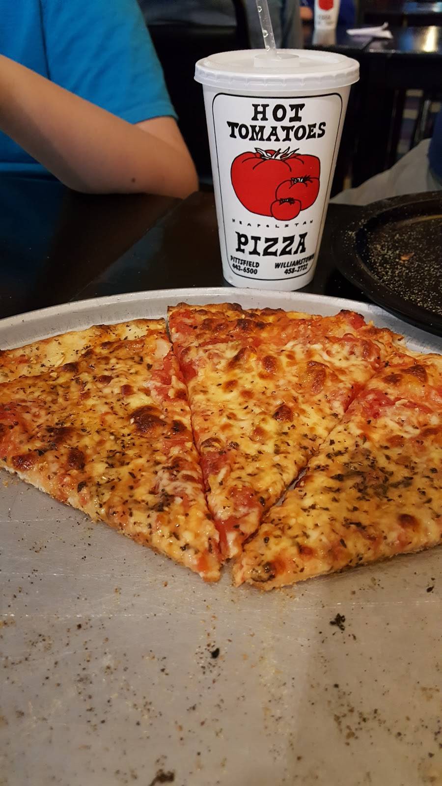 Hot Tomatoes Pizza | restaurant | 542 Tyler St, Pittsfield, MA 01201, USA | 4134436500 OR +1 413-443-6500