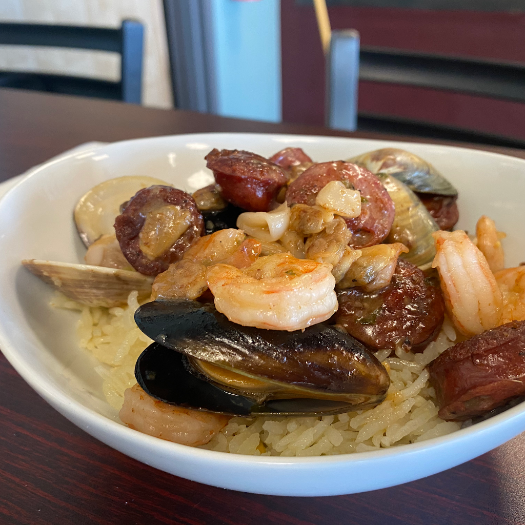 The Whole Enchilada | restaurant | 10701 Corrales Rd #25, Albuquerque, NM 87114, USA | 5058975933 OR +1 505-897-5933