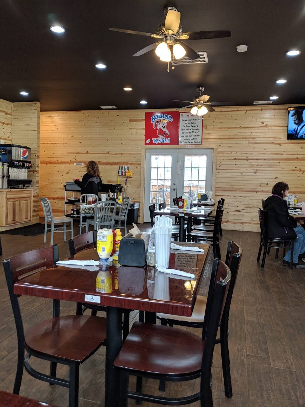 Barneys Tap & Grill | restaurant | 3412, 147 S Main St, Hiawassee, GA 30546, USA | 7069703799 OR +1 706-970-3799