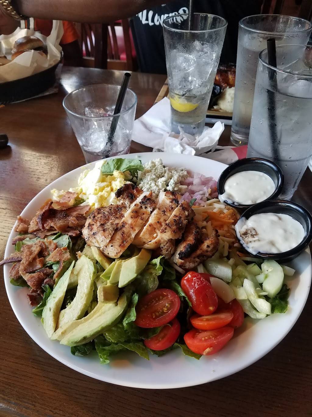 TGI Fridays | restaurant | 625 N Alafaya Trail, Orlando, FL 32828, USA | 4076582750 OR +1 407-658-2750