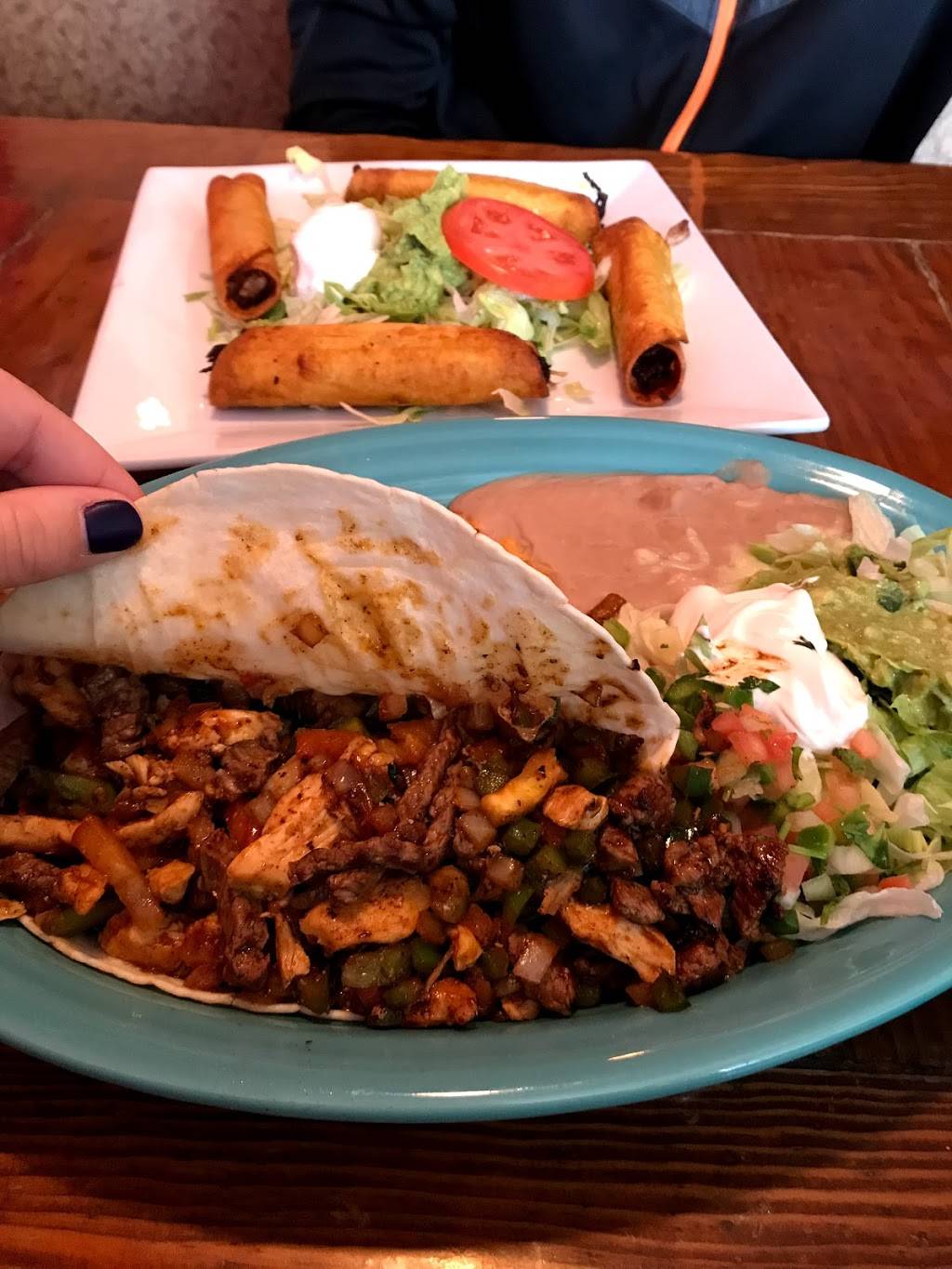 La Carreta | restaurant | 120 Simons Run L, Lynchburg, VA 24502, USA | 4342374009 OR +1 434-237-4009