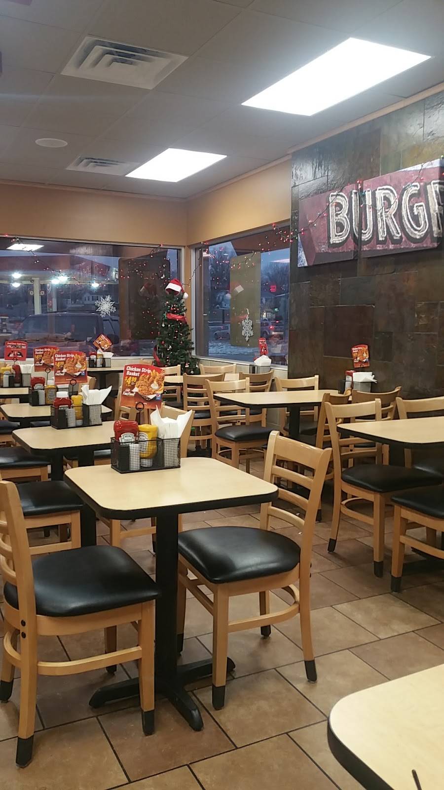 Dairy Queen Grill & Chill | restaurant | 915 W 4th St Ave, Holton, KS 66436, USA | 7853643110 OR +1 785-364-3110