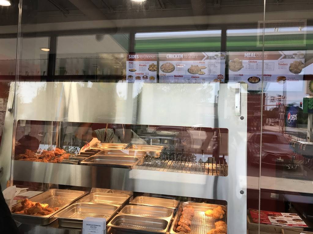 Krispy Krunchy Chicken | restaurant | 4300 S State St, Chicago, IL 60609, USA | 7739246448 OR +1 773-924-6448