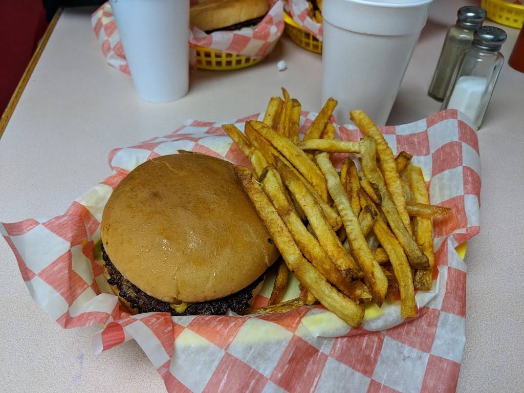 Freddies Hamburgers | restaurant | 802 S Lewis Ave I, Tulsa, OK 74104, USA | 9185853544 OR +1 918-585-3544