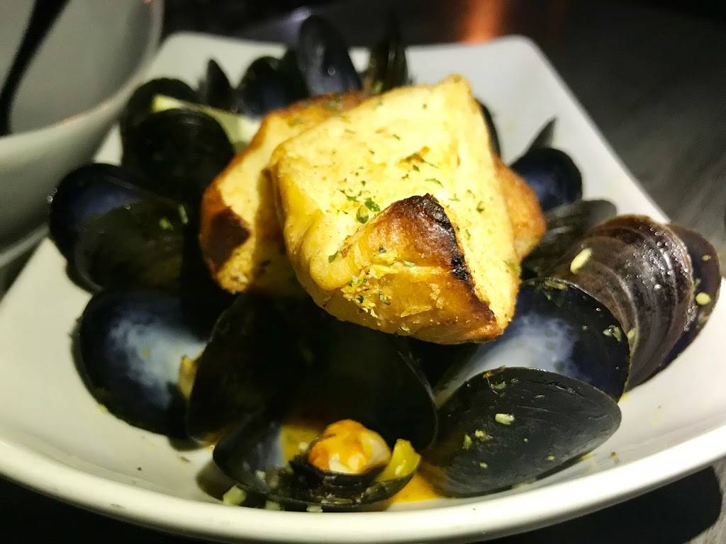 Beach House Grill | restaurant | 1 Dorne Dr, Stratford, CT 06615, USA | 2036127134 OR +1 203-612-7134