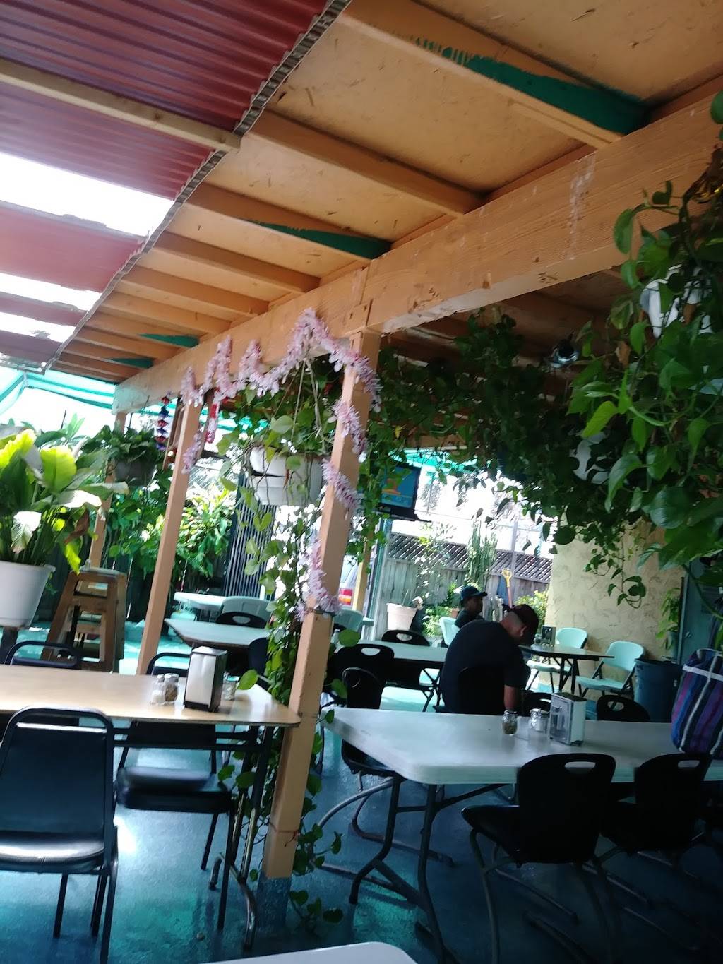 Villanueva Restaurant & Bar | restaurant | 5620 S Main St, Los Angeles, CA 90037, USA | 3238469788 OR +1 323-846-9788