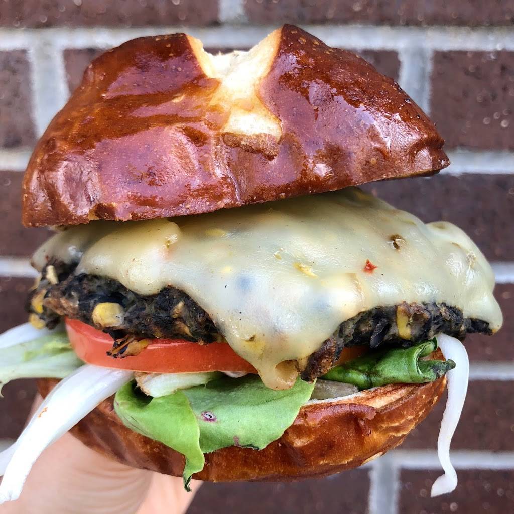 Porkchop Hyde Park | restaurant | 1516 E Harper Ct, Chicago, IL 60615, USA | 7734939333 OR +1 773-493-9333