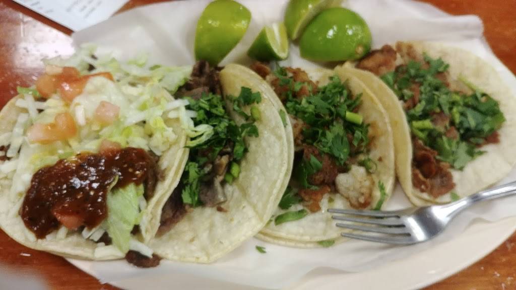 Los Burritos Tapatios | restaurant | 6601 S Cass Ave # P, Westmont, IL 60559, USA | 6305150640 OR +1 630-515-0640