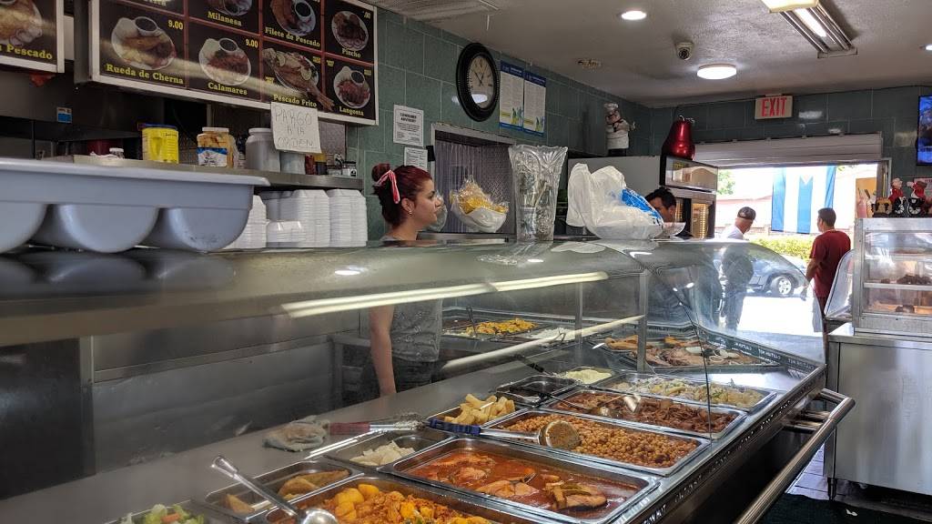 El Castillo de las Frutas | restaurant | 4290 E 4th Ave, Hialeah, FL 33013, USA | 3054596789 OR +1 305-459-6789