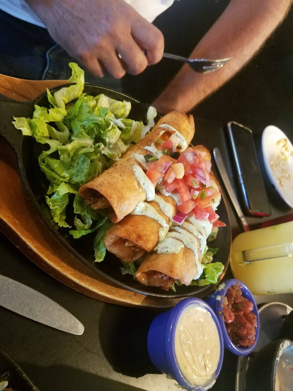 Salty Cowboy | restaurant | 55 E Oak St, Zionsville, IN 46077, USA | 3173440926 OR +1 317-344-0926