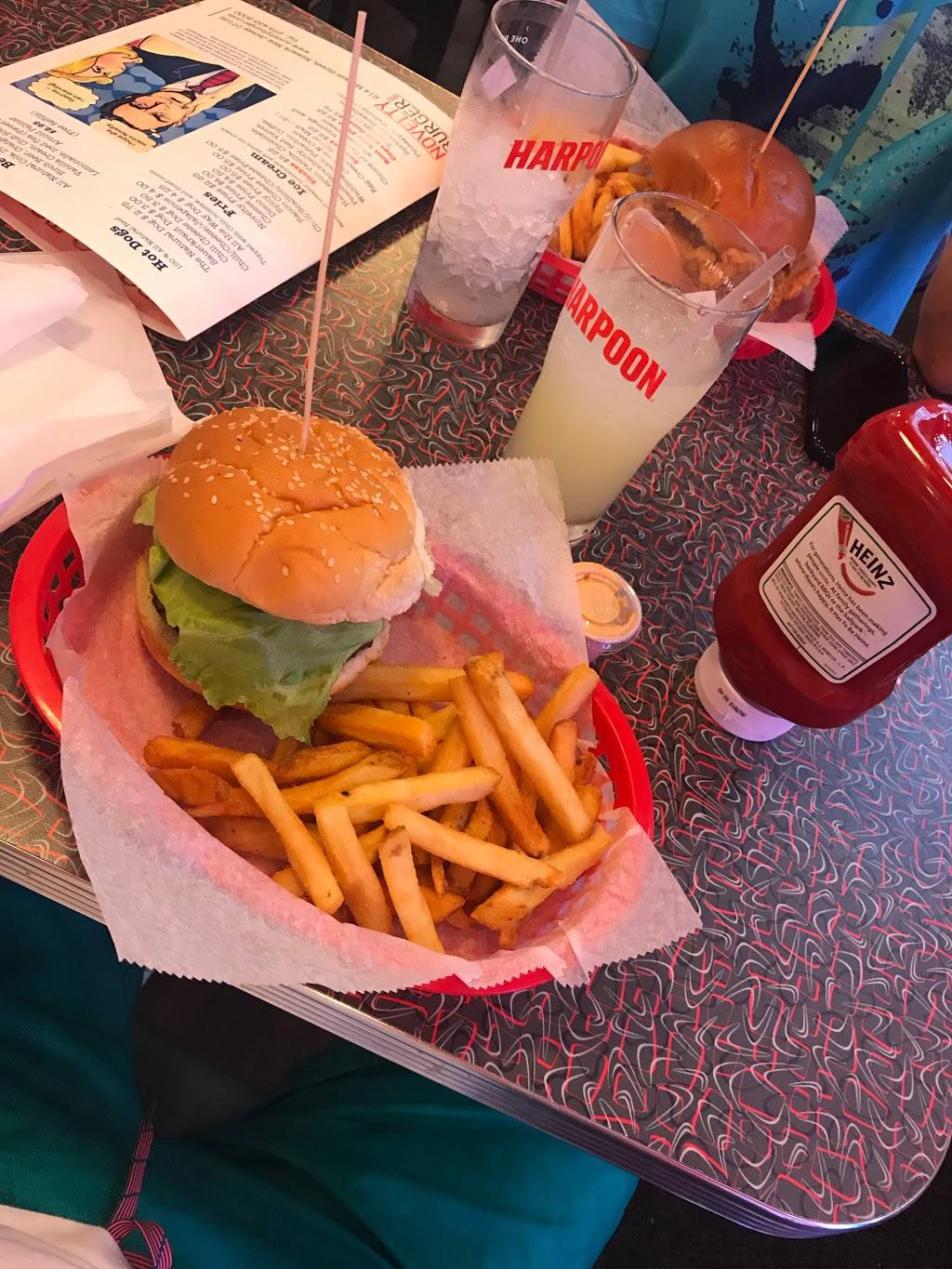 Novelty Burger & Bar | restaurant | 214 Market St, Newark, NJ 07102, USA | 9734335000 OR +1 973-433-5000