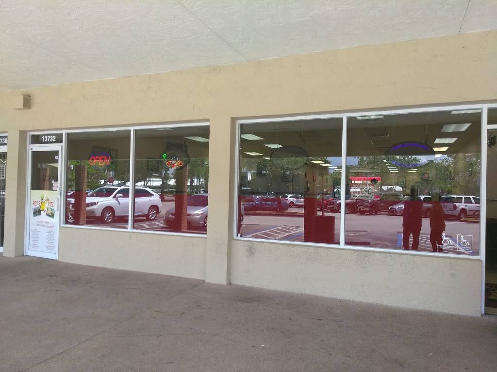 Reys Pizza | restaurant | 13732 SW 152nd St, Miami, FL 33177, USA | 3052325550 OR +1 305-232-5550