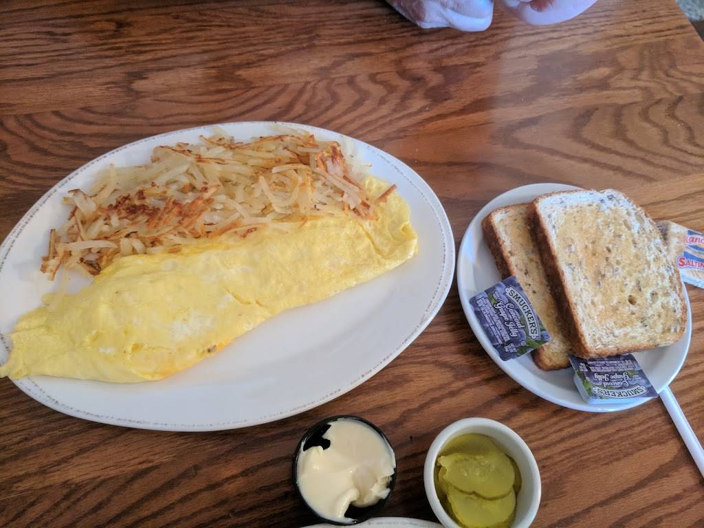 Lucys Cafe | restaurant | 132 N Main St, North Prairie, WI 53153, USA | 2623924084 OR +1 262-392-4084