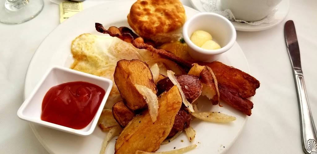 The Beauclair | restaurant | 100 Alexander St, Mt Dora, FL 32757, USA | 3523834101 OR +1 352-383-4101