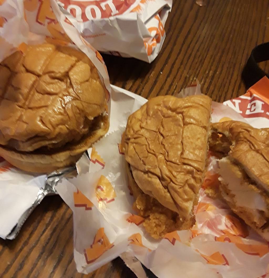 Popeyes Louisiana Kitchen | restaurant | 10430 Montwood Dr, El Paso, TX 79935, USA | 9155936226 OR +1 915-593-6226