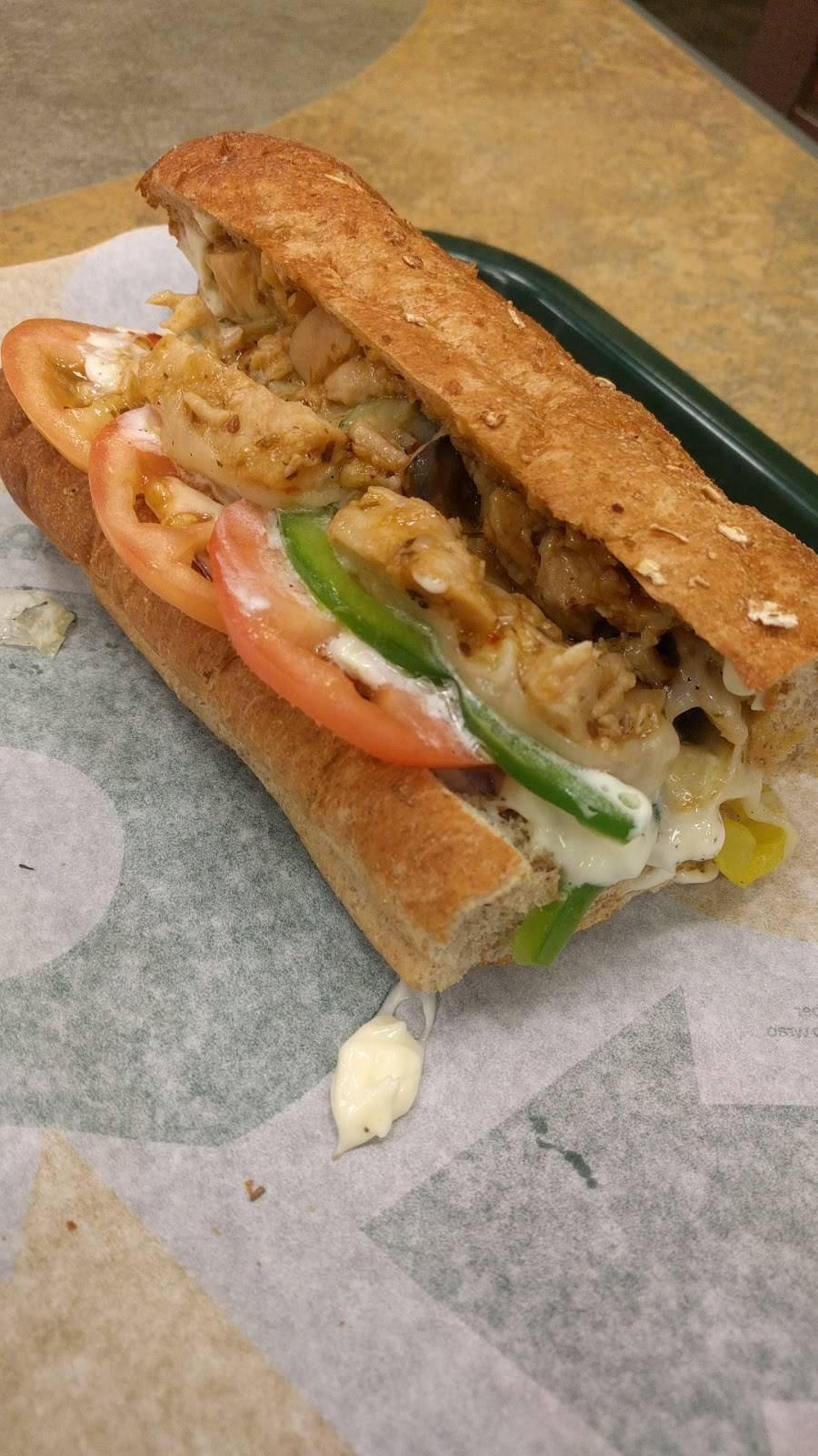 Subway Restaurants | restaurant | 2409 Richmond Ave, Staten Island, NY 10314, USA | 3479343916 OR +1 347-934-3916